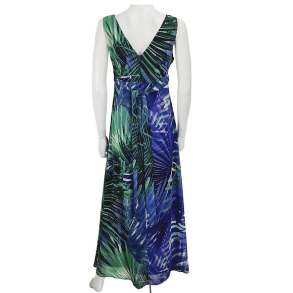 Wallis 
Purple Green Pattern Sleeveless Long Dress 
UK 10 
Zip 
Lined - Picture 4 of 6